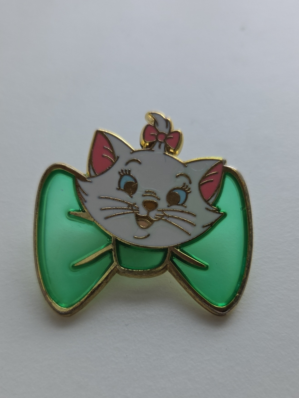 Disney Trading Pin- Marie On A Green Bow